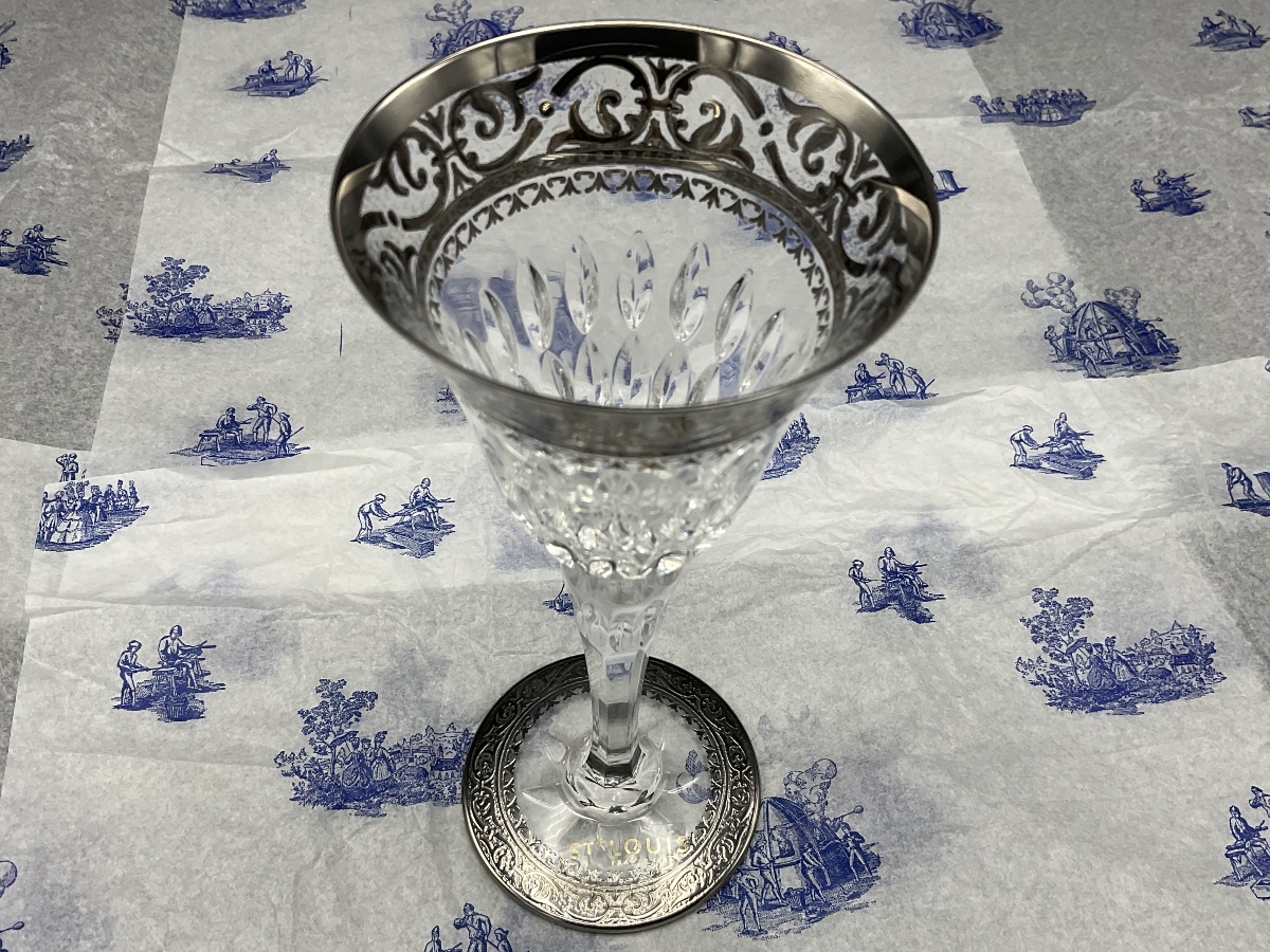  huit verres à vin en cristal taillés de Saint Louis incolore et paré de platine modèle Stella.-photo-7