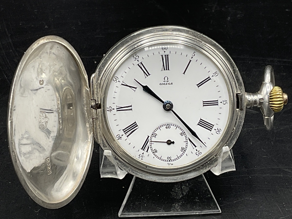 – Montre à gousset ou de poche savonnette de marque Omega en argent à décor de rinceaux fleuris-photo-2