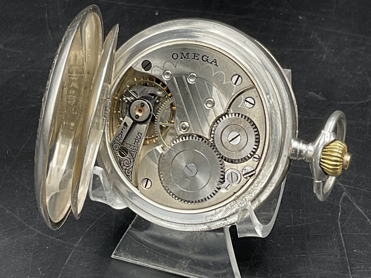 – Montre à gousset ou de poche savonnette de marque Omega en argent à décor de rinceaux fleuris-photo-5