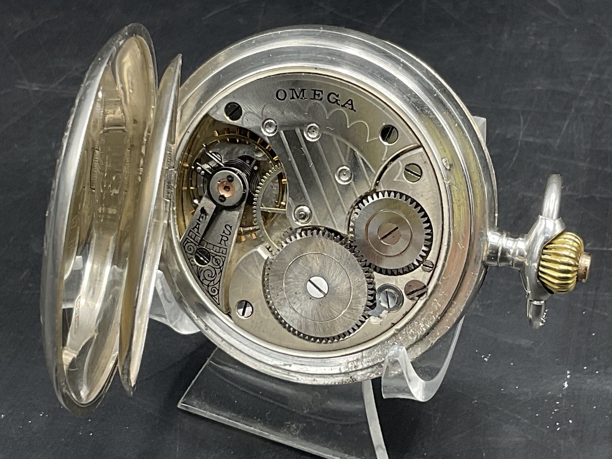 – Montre à gousset ou de poche savonnette de marque Omega en argent à décor de rinceaux fleuris-photo-8