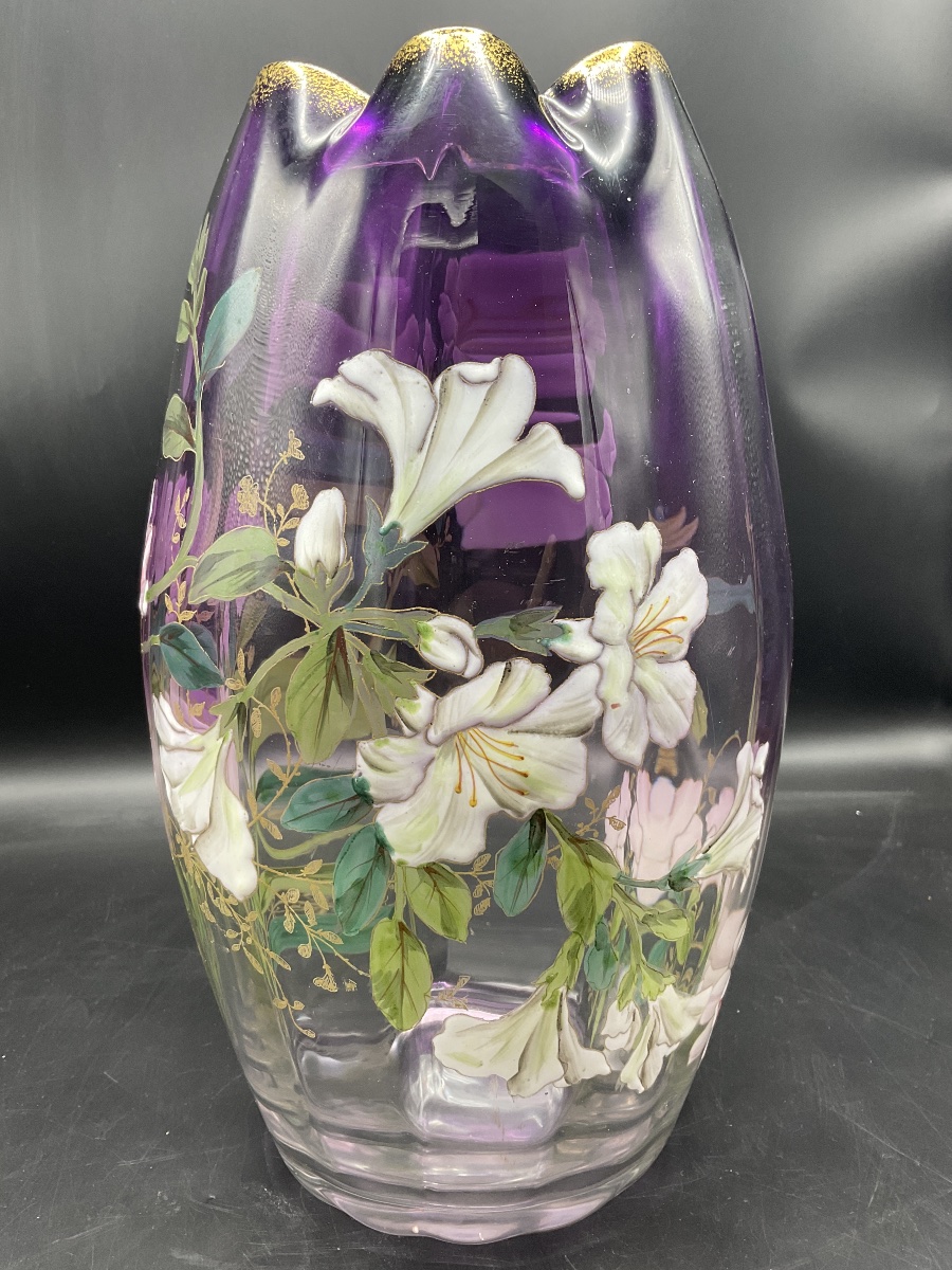 Vase Legras en verre polychrome à décor émaillées de fleurs d’hibiscus sur fond dégradé violet -photo-4