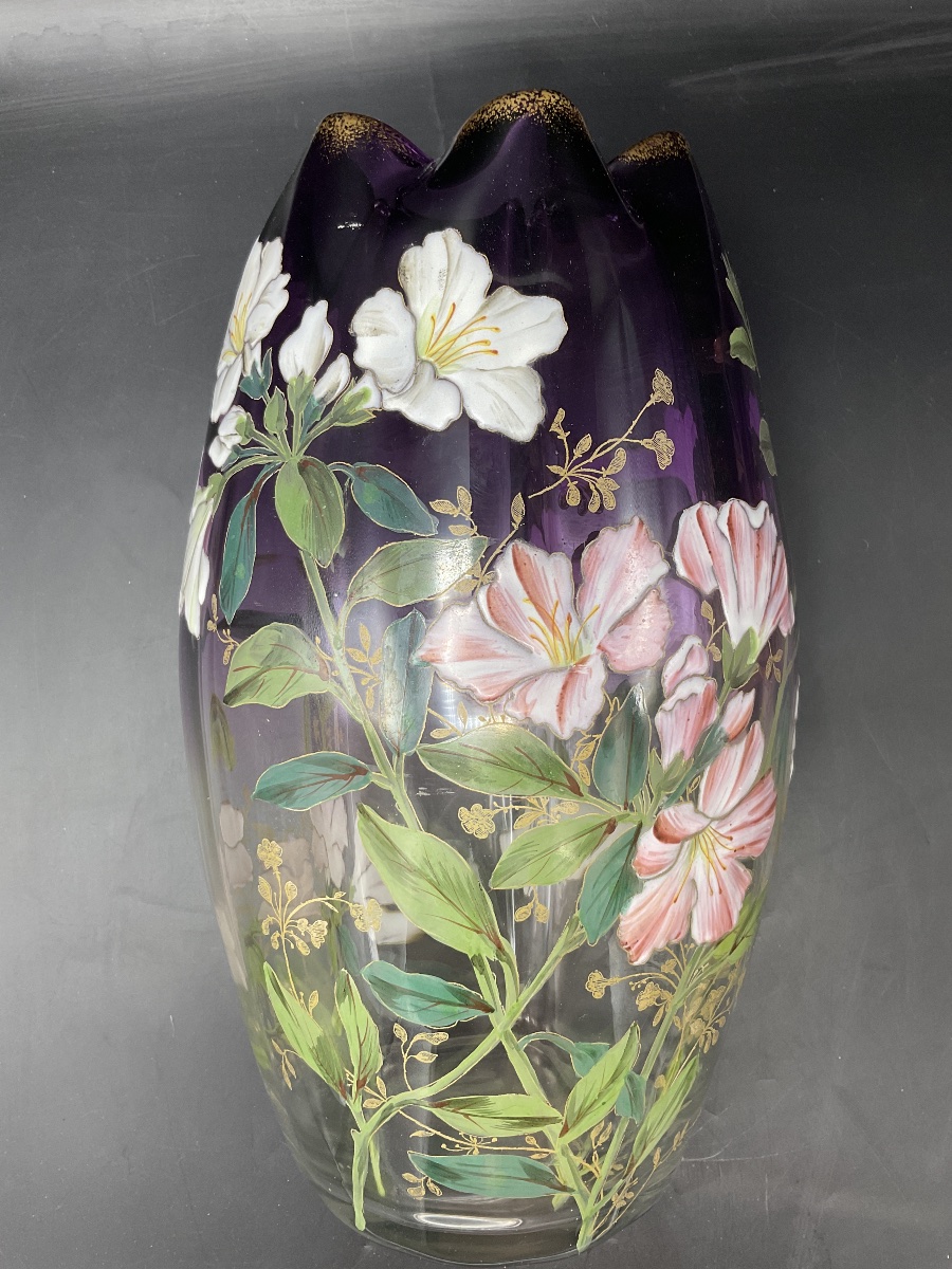 Vase Legras en verre polychrome à décor émaillées de fleurs d’hibiscus sur fond dégradé violet -photo-3