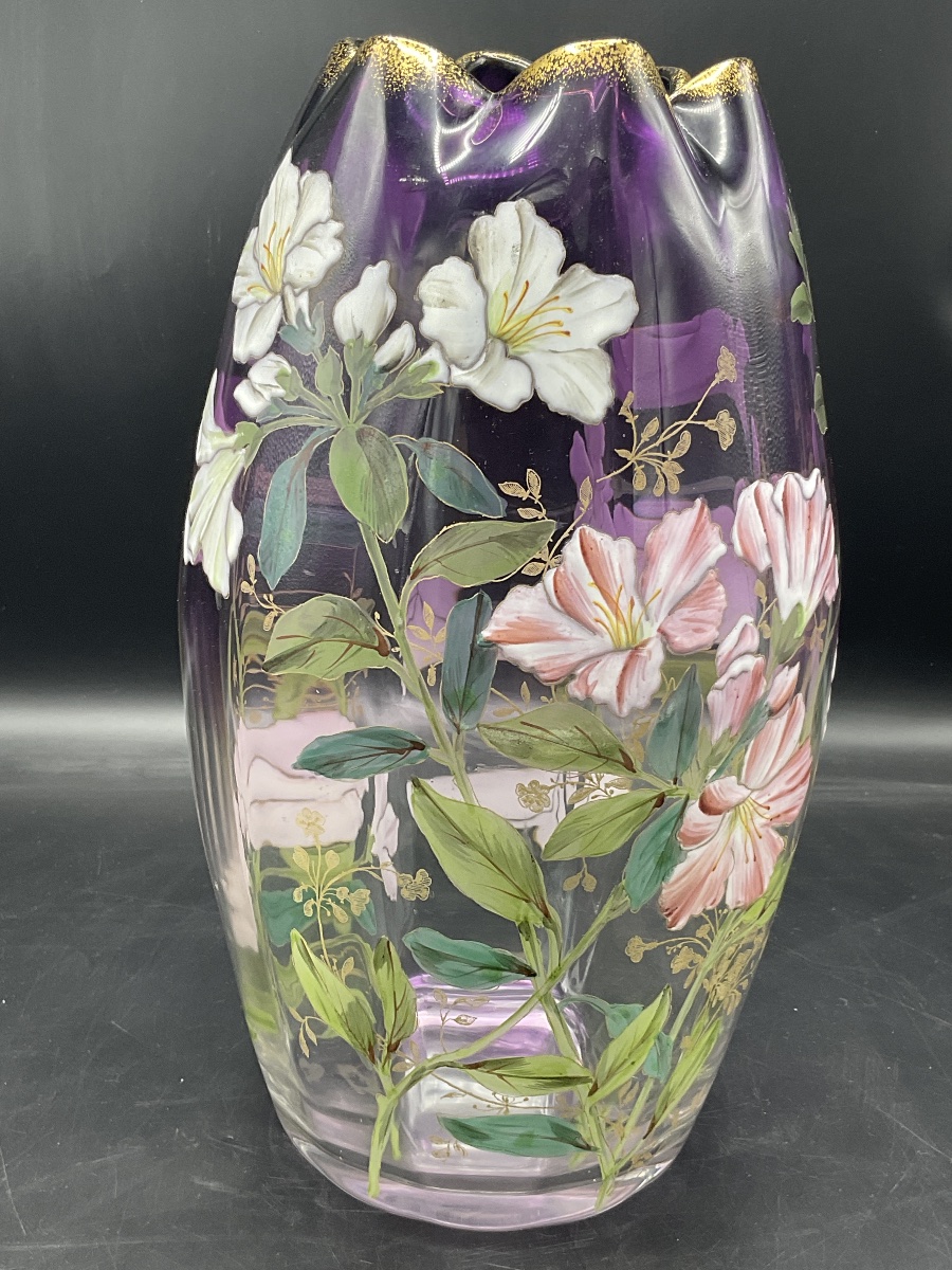 Vase Legras en verre polychrome à décor émaillées de fleurs d’hibiscus sur fond dégradé violet -photo-6