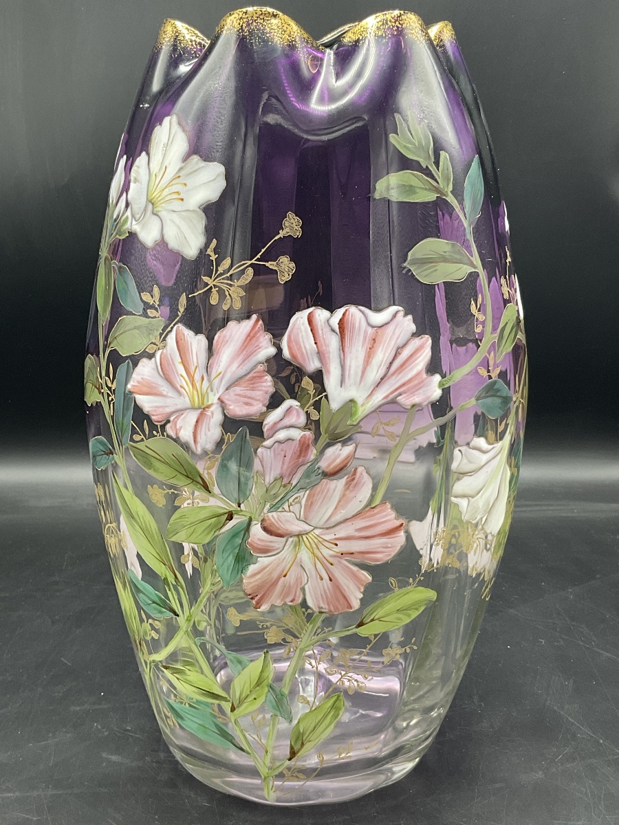 Vase Legras en verre polychrome à décor émaillées de fleurs d’hibiscus sur fond dégradé violet -photo-8