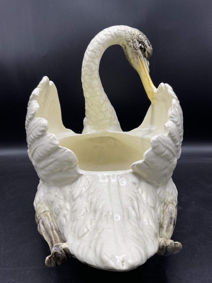 Jardinière représentant un cygne en barbotine polychrome de la manufacture de Jérôme Massier.-photo-2