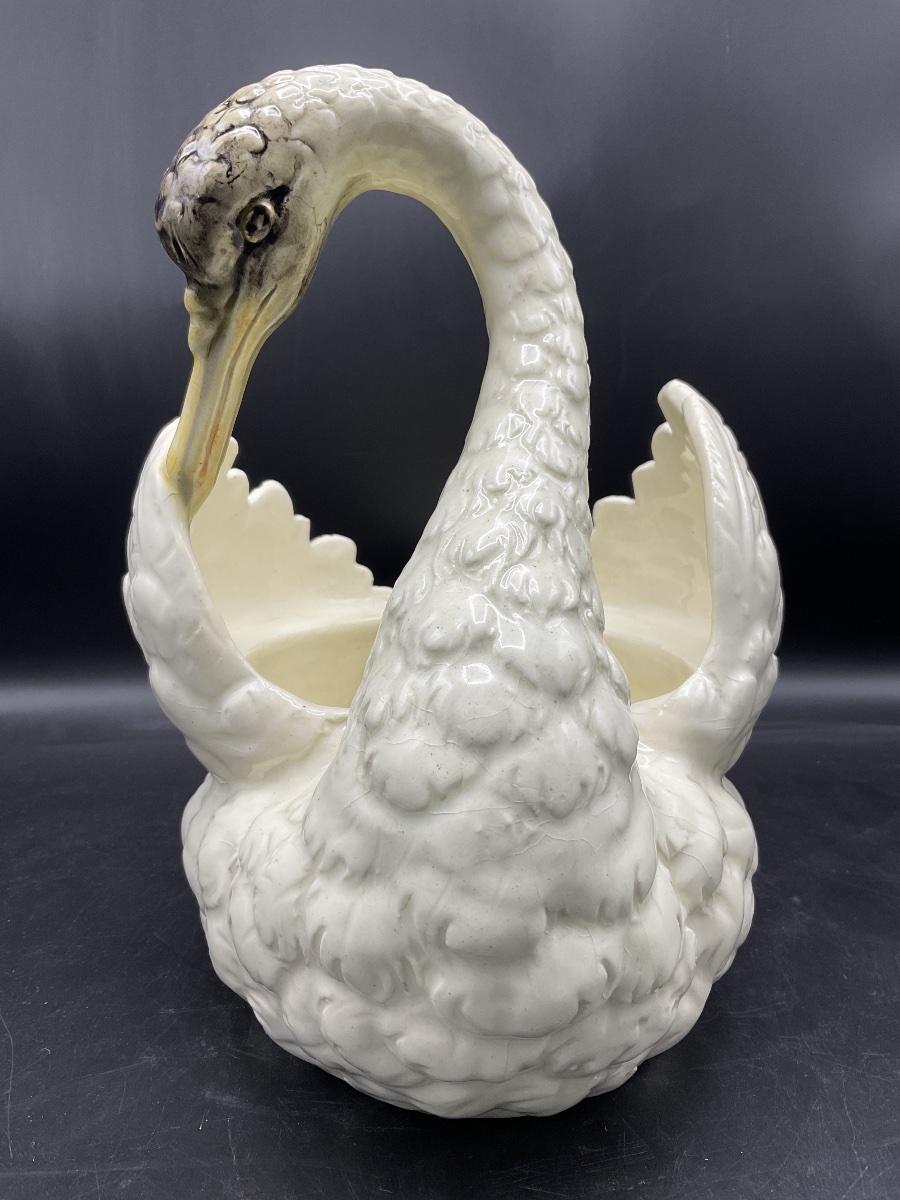 Jardinière représentant un cygne en barbotine polychrome de la manufacture de Jérôme Massier.-photo-4
