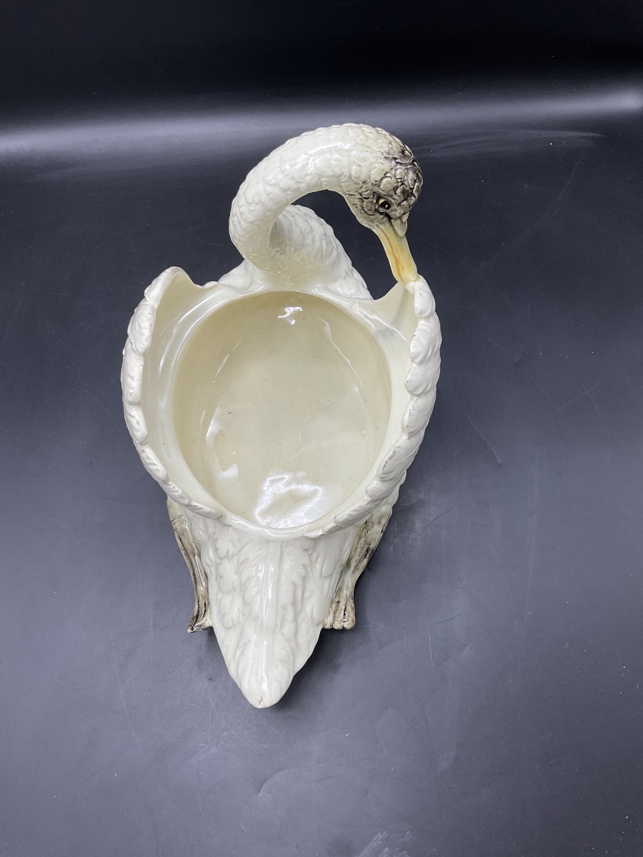 Jardinière représentant un cygne en barbotine polychrome de la manufacture de Jérôme Massier.-photo-1