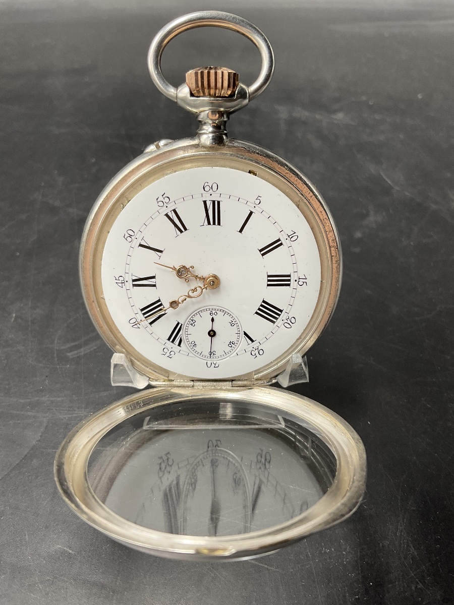 Montre à gousset ou de poche en argent massif ciselé et guilloché, décor d'une scène de chasse.-photo-2
