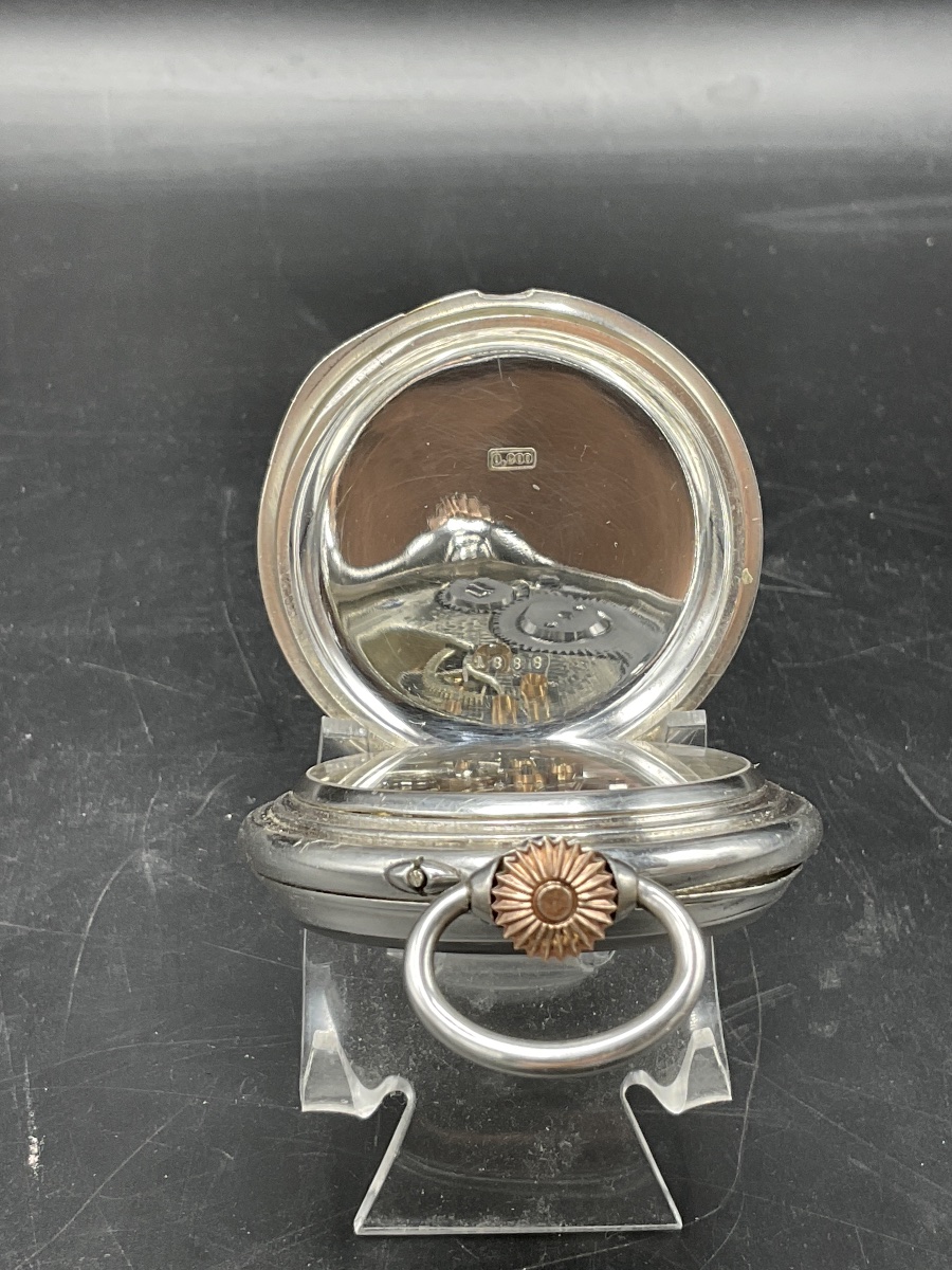 Montre à gousset ou de poche en argent massif ciselé et guilloché, décor d'une scène de chasse.-photo-3