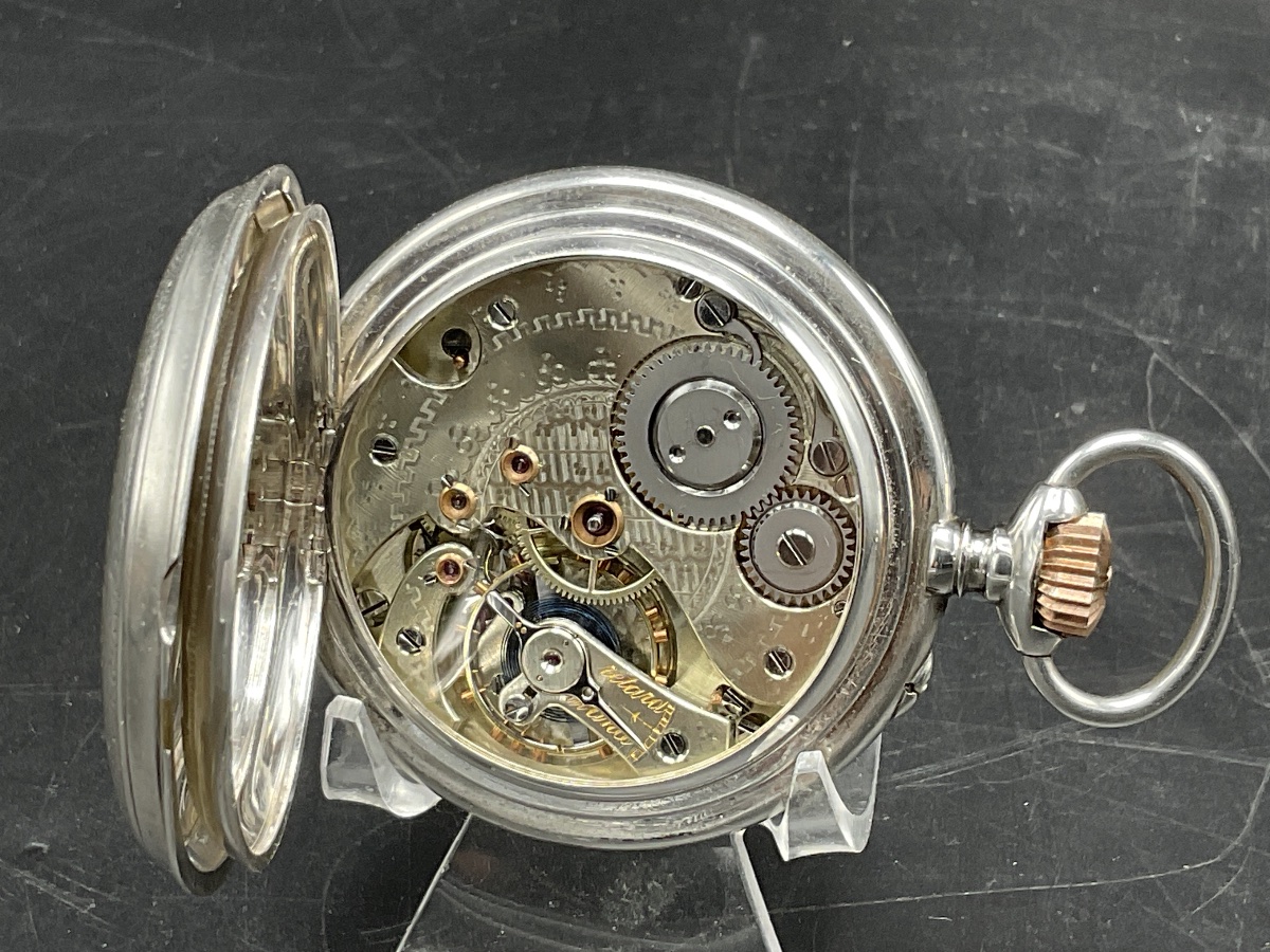 Montre à gousset ou de poche en argent massif ciselé et guilloché, décor d'une scène de chasse.-photo-4