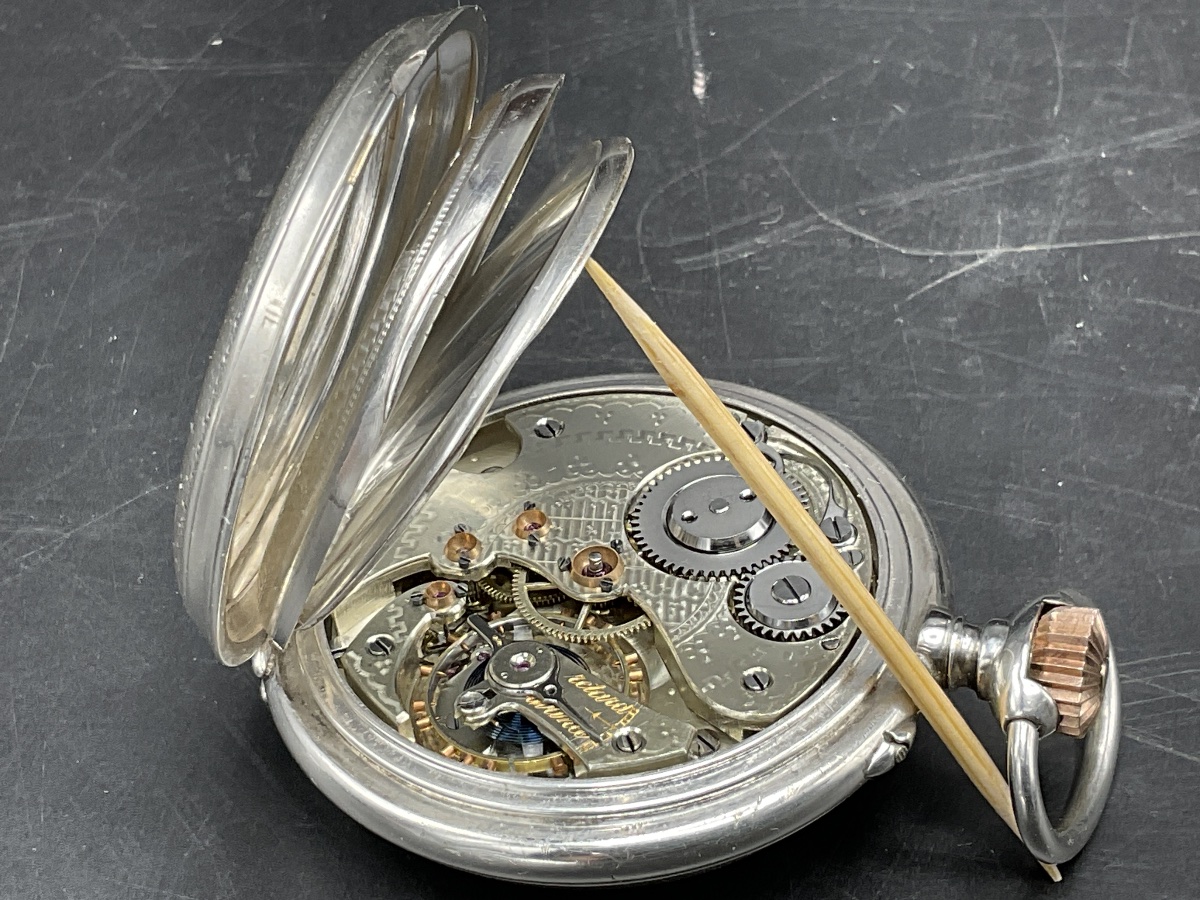Montre à gousset ou de poche en argent massif ciselé et guilloché, décor d'une scène de chasse.-photo-6