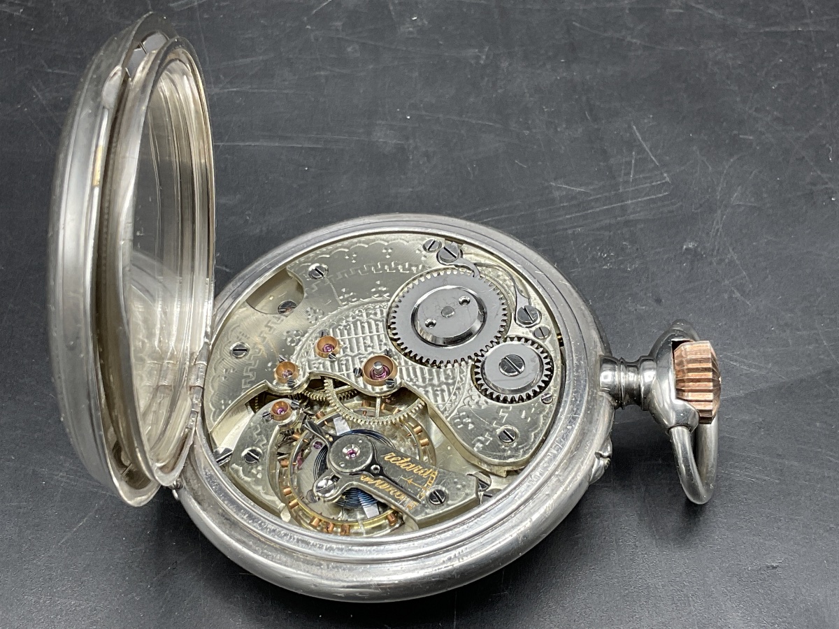 Montre à gousset ou de poche en argent massif ciselé et guilloché, décor d'une scène de chasse.-photo-7