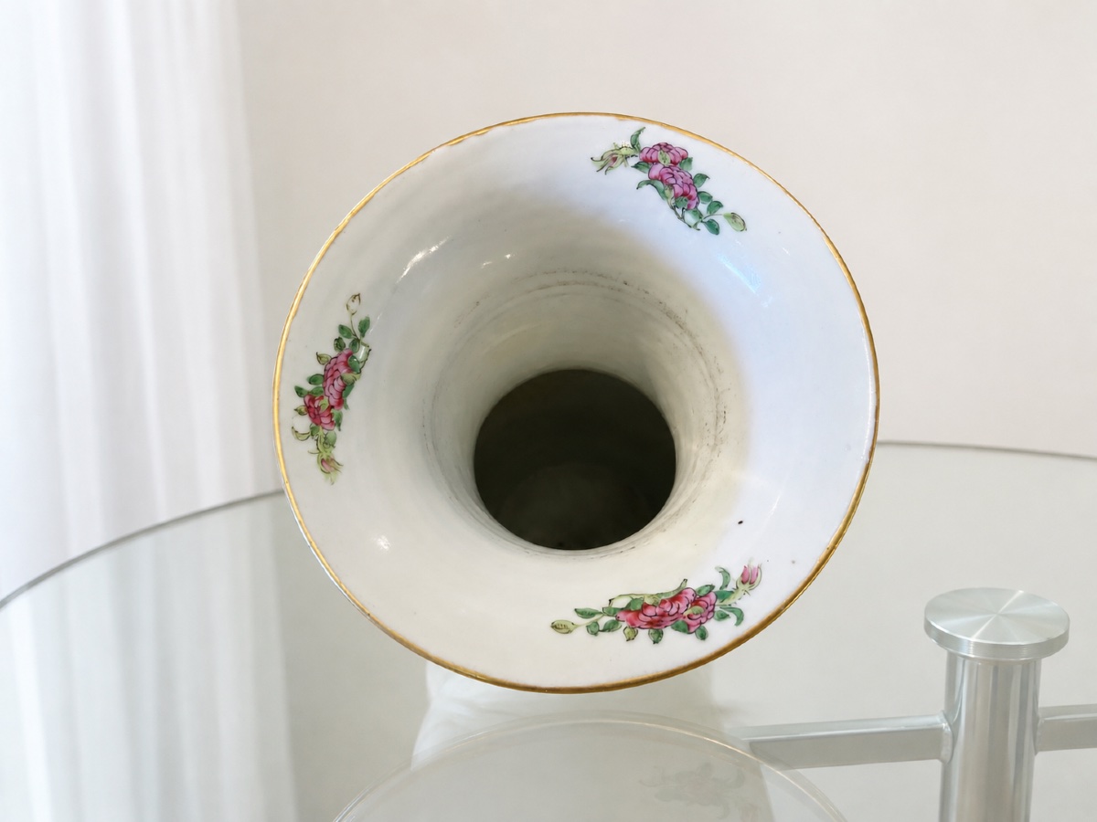  Grand vase en porcelaine de Chine polychrome de Canton famille rose de forme balustre 19 éme.-photo-2