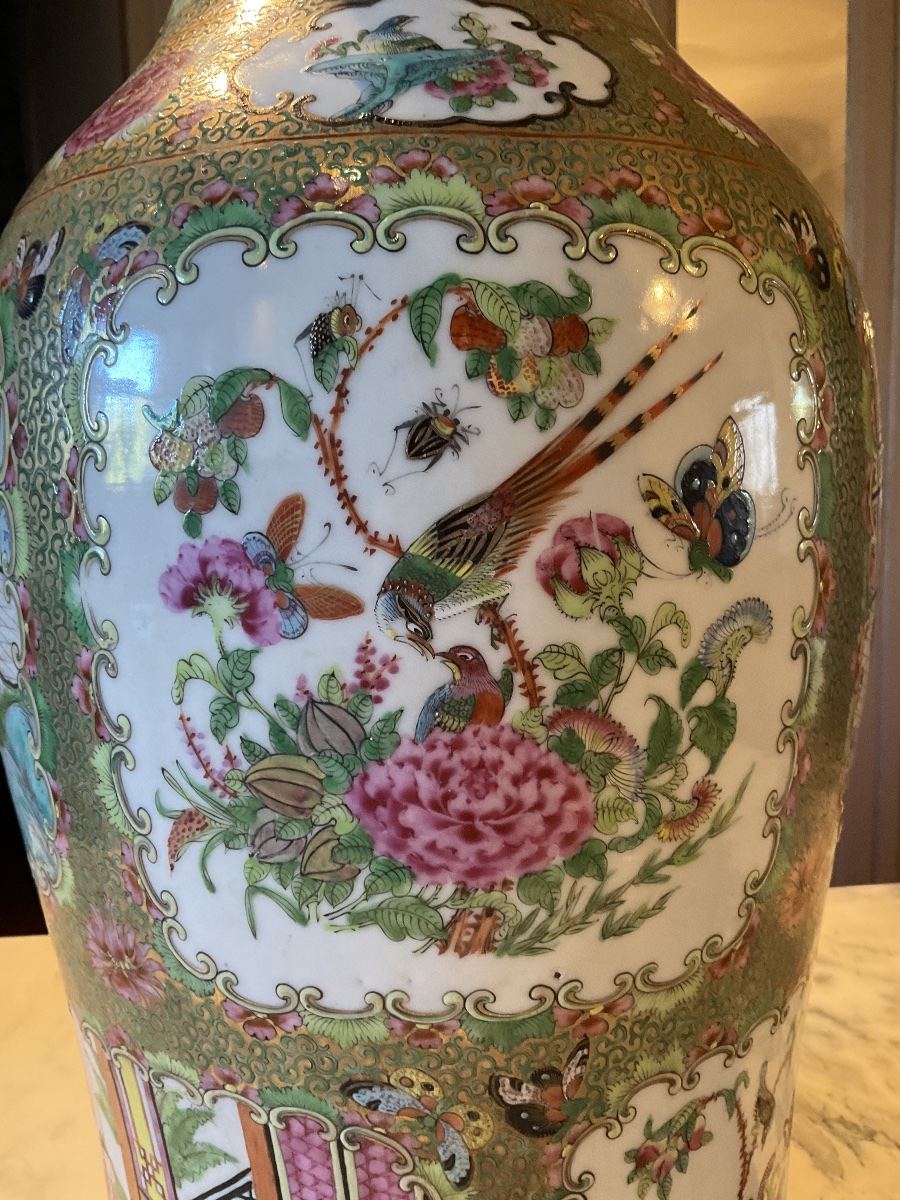  Grand vase en porcelaine de Chine polychrome de Canton famille rose de forme balustre 19 éme.-photo-4