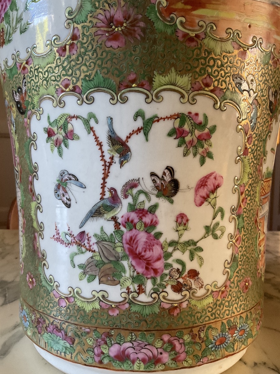  Grand vase en porcelaine de Chine polychrome de Canton famille rose de forme balustre 19 éme.-photo-6