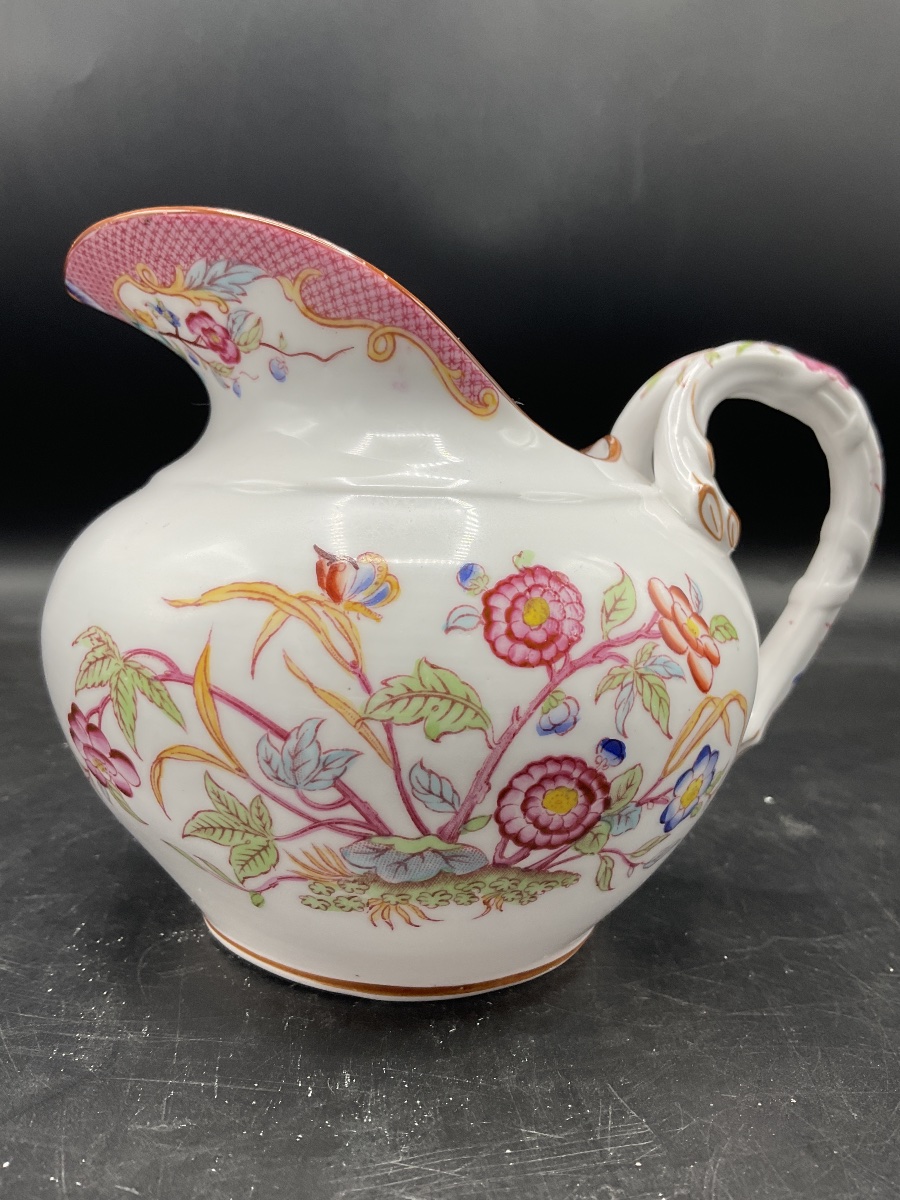 Pot à lait ou crémier en porcelaine polychrome de Sarreguemines, Décor Minton imprimé.