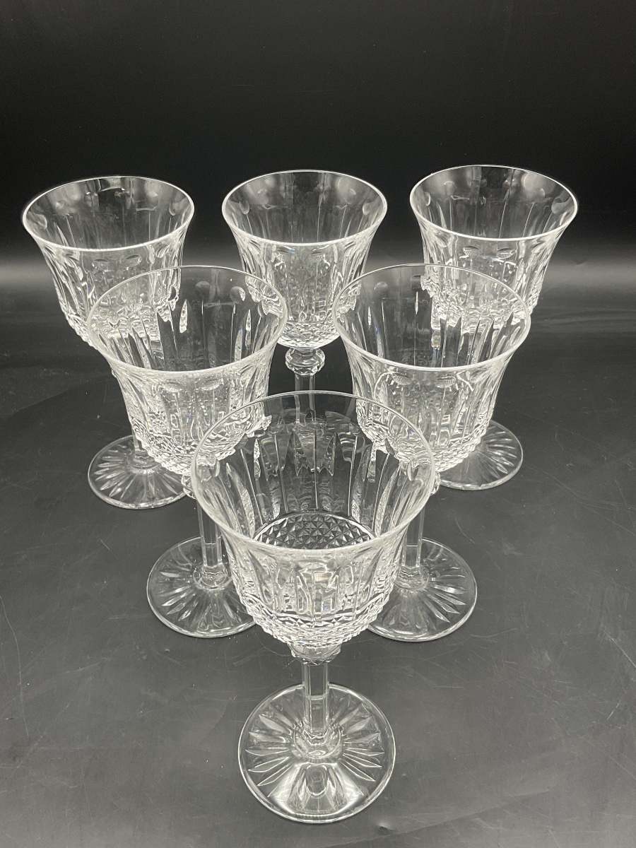 Saint Louis six verres à vin soufflés en cristal taillé clair nᵒ 4, modèle Tommy.-photo-2