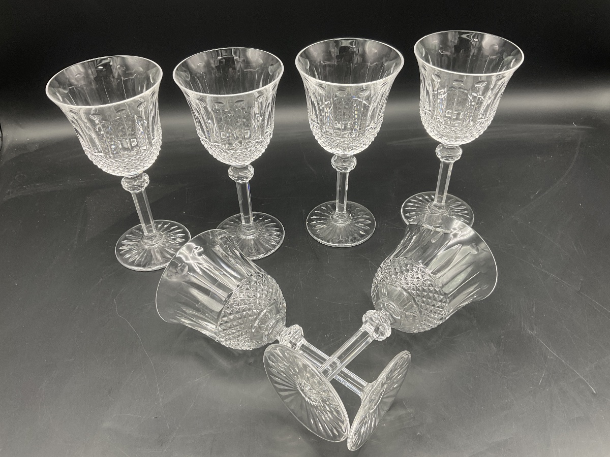 Saint Louis six verres à vin soufflés en cristal taillé clair nᵒ 4, modèle Tommy.-photo-3
