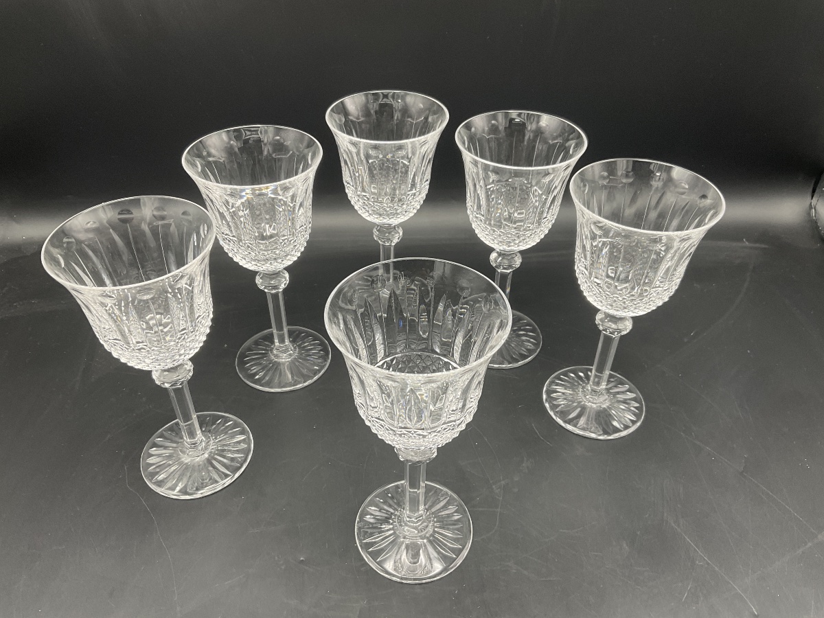 Saint Louis six verres à vin soufflés en cristal taillé clair nᵒ 4, modèle Tommy.-photo-5