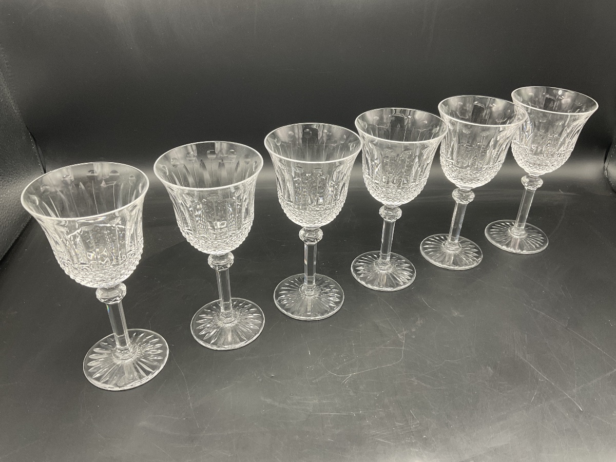 Saint Louis six verres à vin soufflés en cristal taillé clair nᵒ 4, modèle Tommy.-photo-7