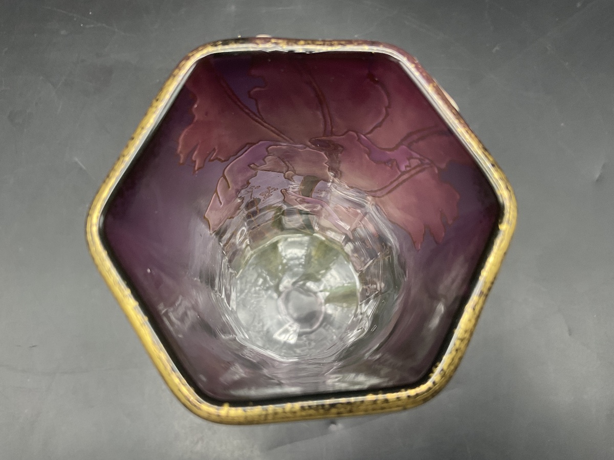 Vase Legras en verre polychrome à décor émaillées de tulipe perroquet sur fond dégradé violet.-photo-4