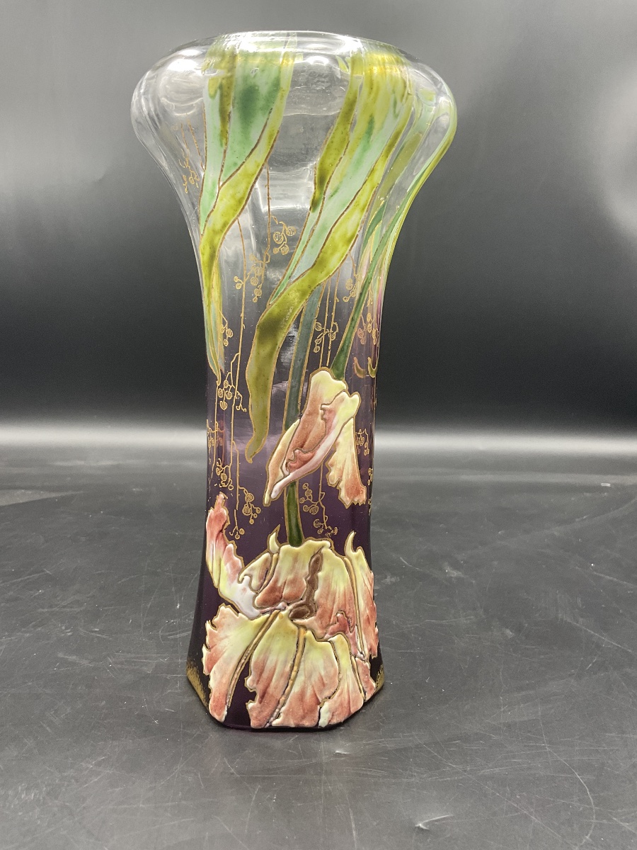 Vase Legras en verre polychrome à décor émaillées de tulipe perroquet sur fond dégradé violet.-photo-1