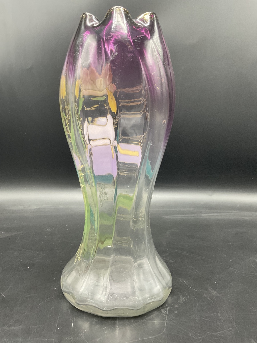 Vase Legras en verre polychrome à décor émaillé d'iris d'eau sur fond dégradé violet.-photo-3