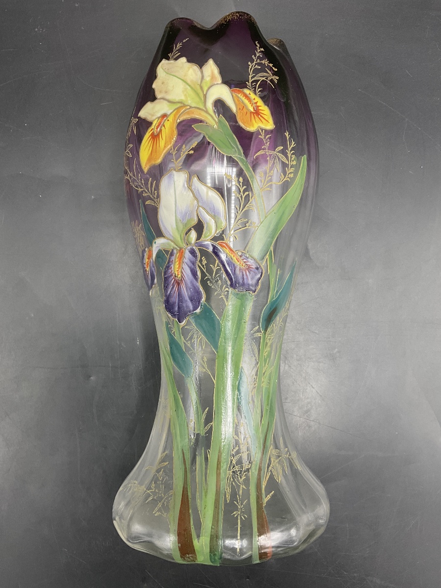 Vase Legras en verre polychrome à décor émaillé d'iris d'eau sur fond dégradé violet.-photo-2