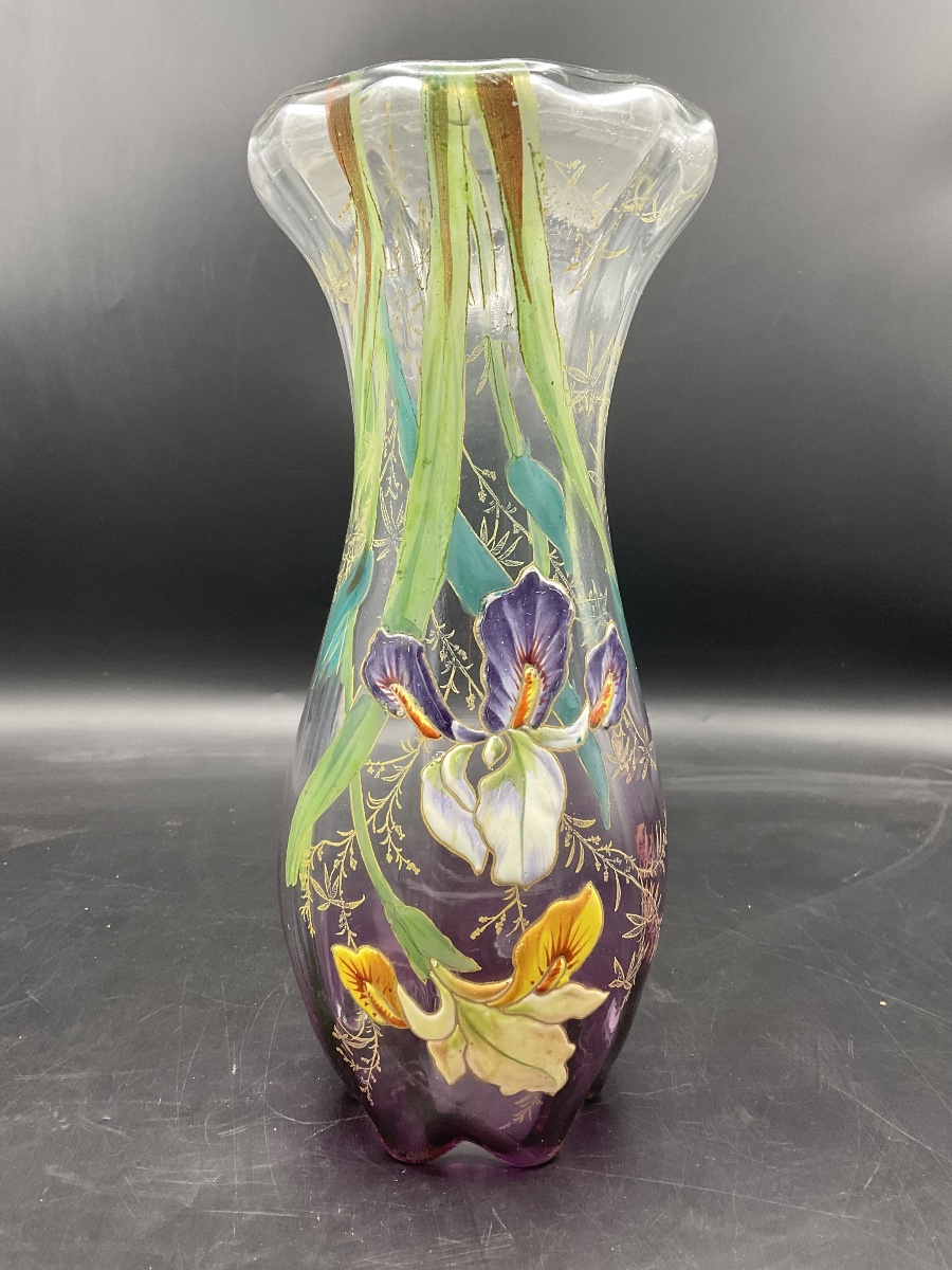 Vase Legras en verre polychrome à décor émaillé d'iris d'eau sur fond dégradé violet.-photo-4