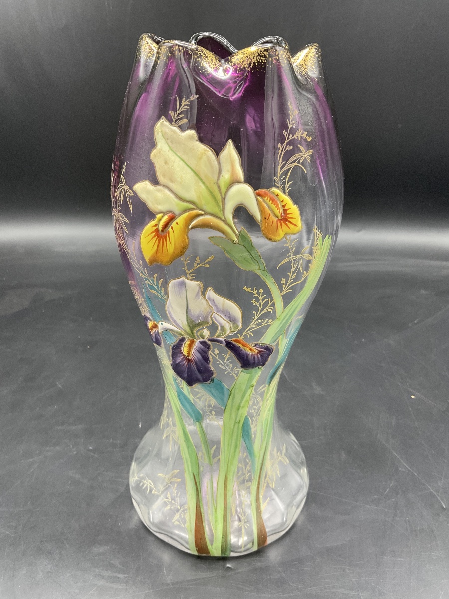 Vase Legras en verre polychrome à décor émaillé d'iris d'eau sur fond dégradé violet.-photo-6