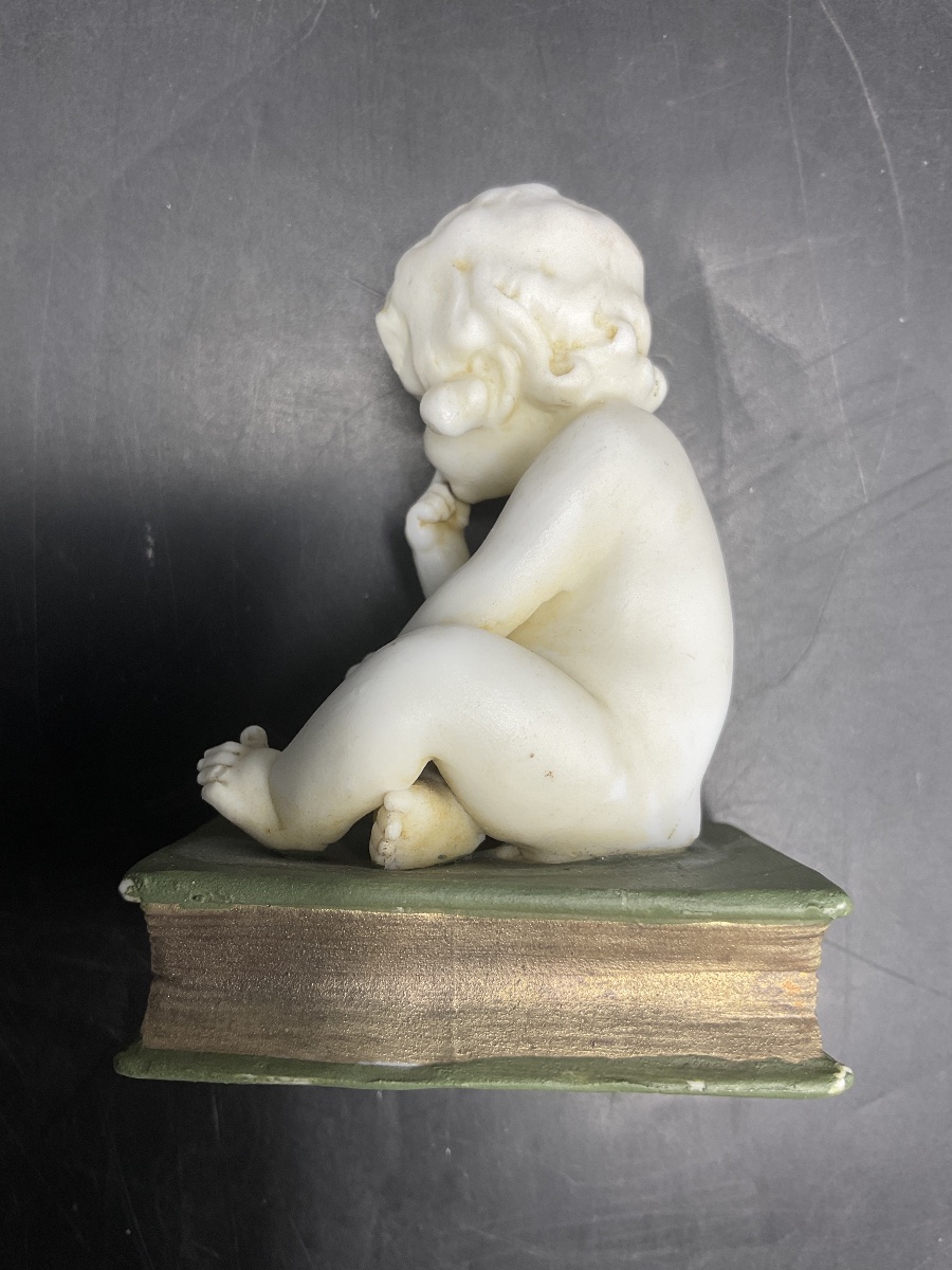 A Biscuit Attributed To La Manufacture De Müller, Depicting A Little Girl Sitting On A Book.-photo-3