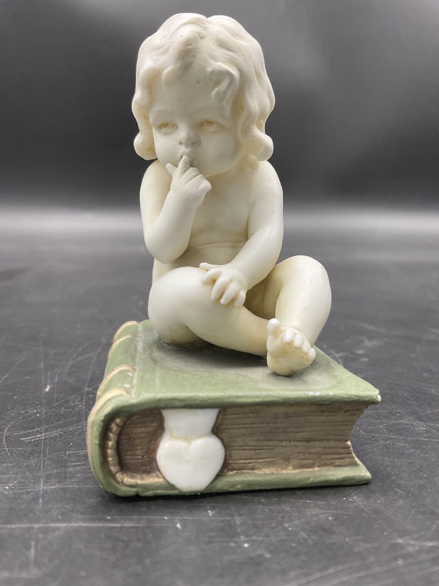 A Biscuit Attributed To La Manufacture De Müller, Depicting A Little Girl Sitting On A Book.-photo-7