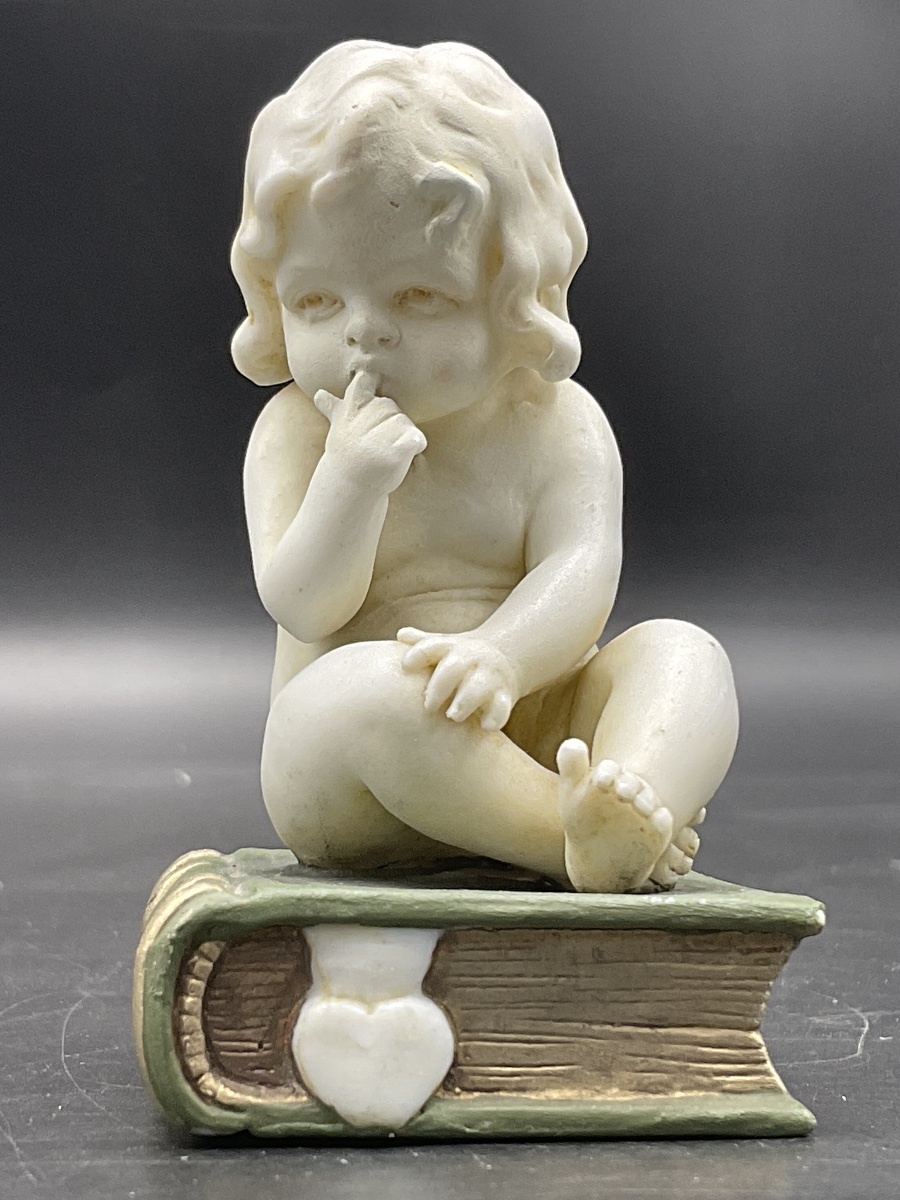 A Biscuit Attributed To La Manufacture De Müller, Depicting A Little Girl Sitting On A Book.-photo-8