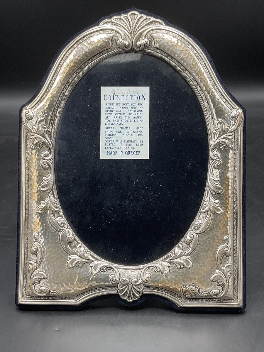 Greek-style Photo Frame Made Of Solid Silver, Featuring A Relief Design Of Leafy Scrolls And A Seashell. -photo-2