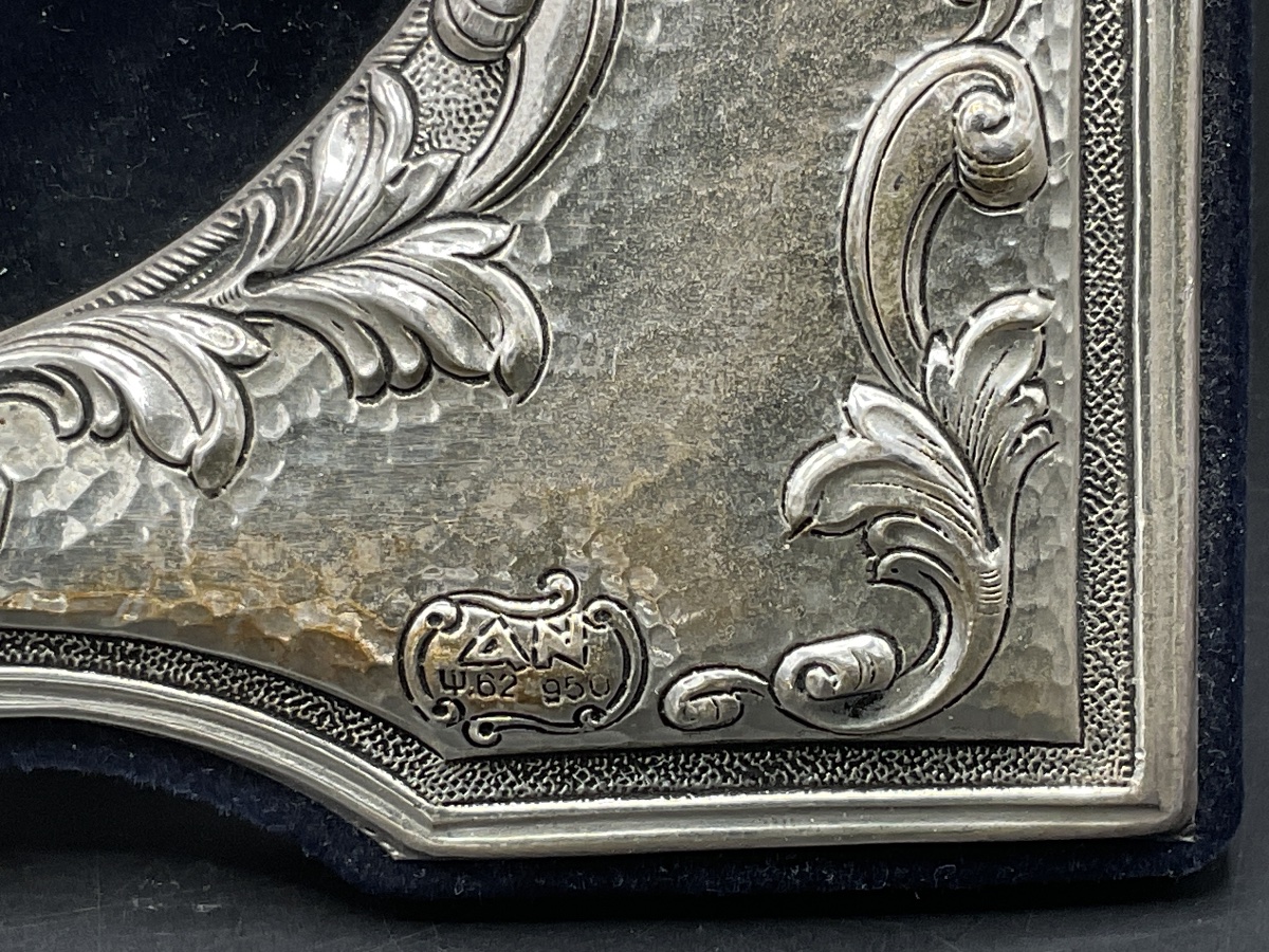 Greek-style Photo Frame Made Of Solid Silver, Featuring A Relief Design Of Leafy Scrolls And A Seashell. -photo-2