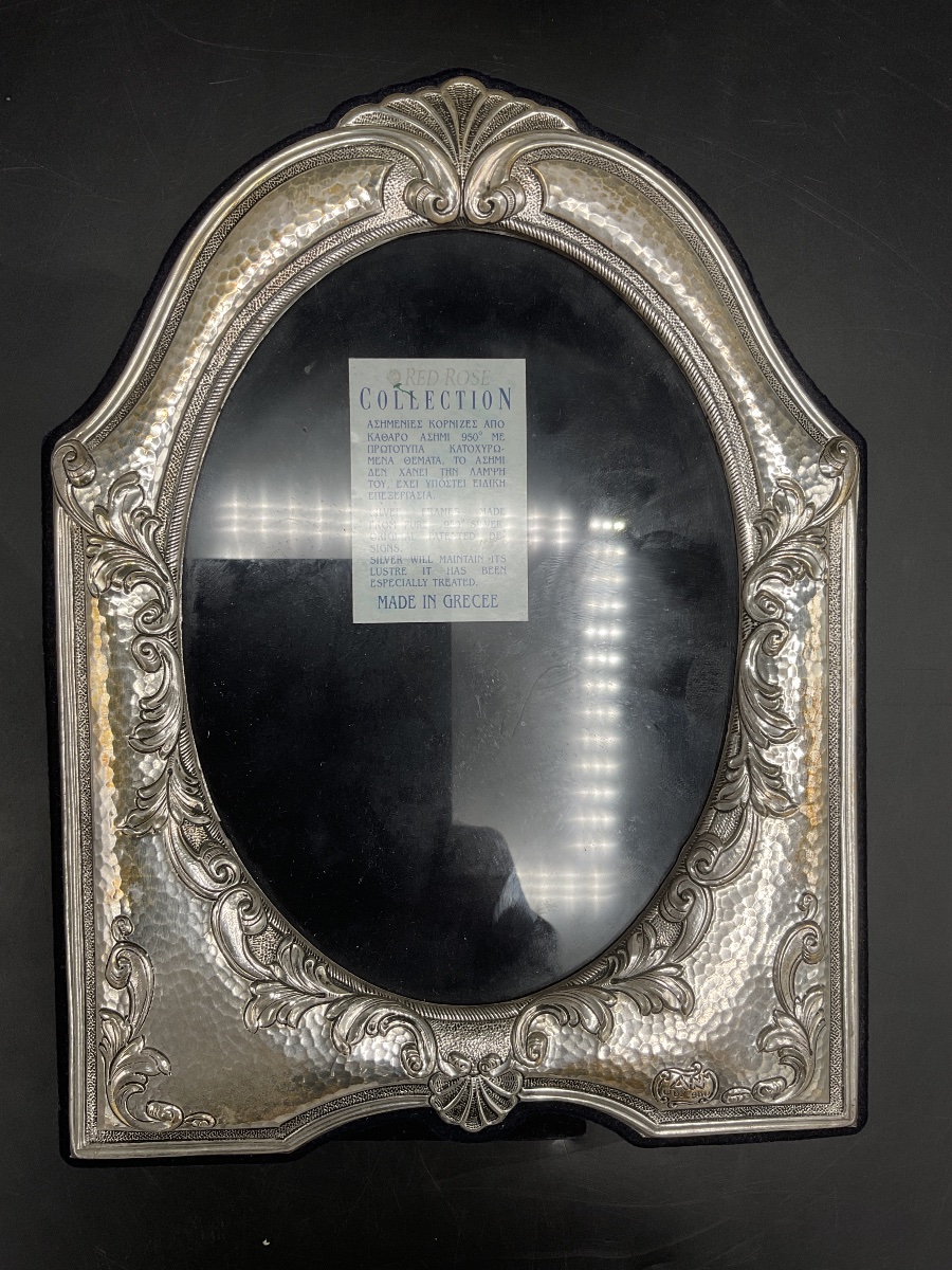 Greek-style Photo Frame Made Of Solid Silver, Featuring A Relief Design Of Leafy Scrolls And A Seashell. -photo-3
