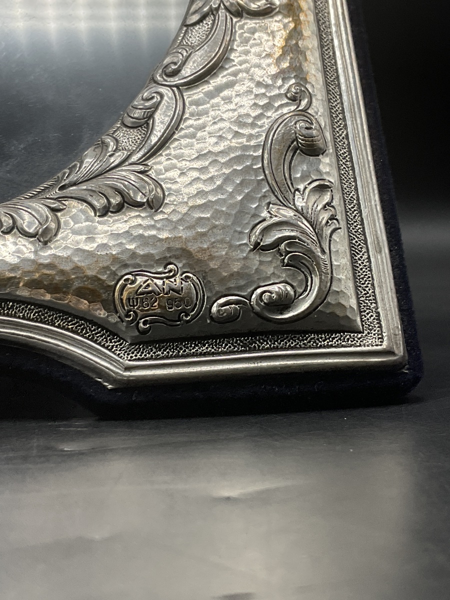 Greek-style Photo Frame Made Of Solid Silver, Featuring A Relief Design Of Leafy Scrolls And A Seashell. -photo-8
