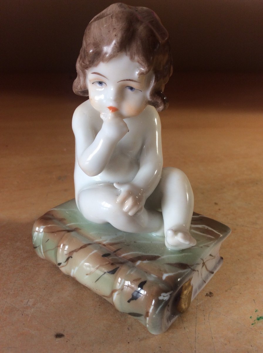 Polychrome Porcelain By Müller Representing A Little Girl Sitting On A Book.-photo-7