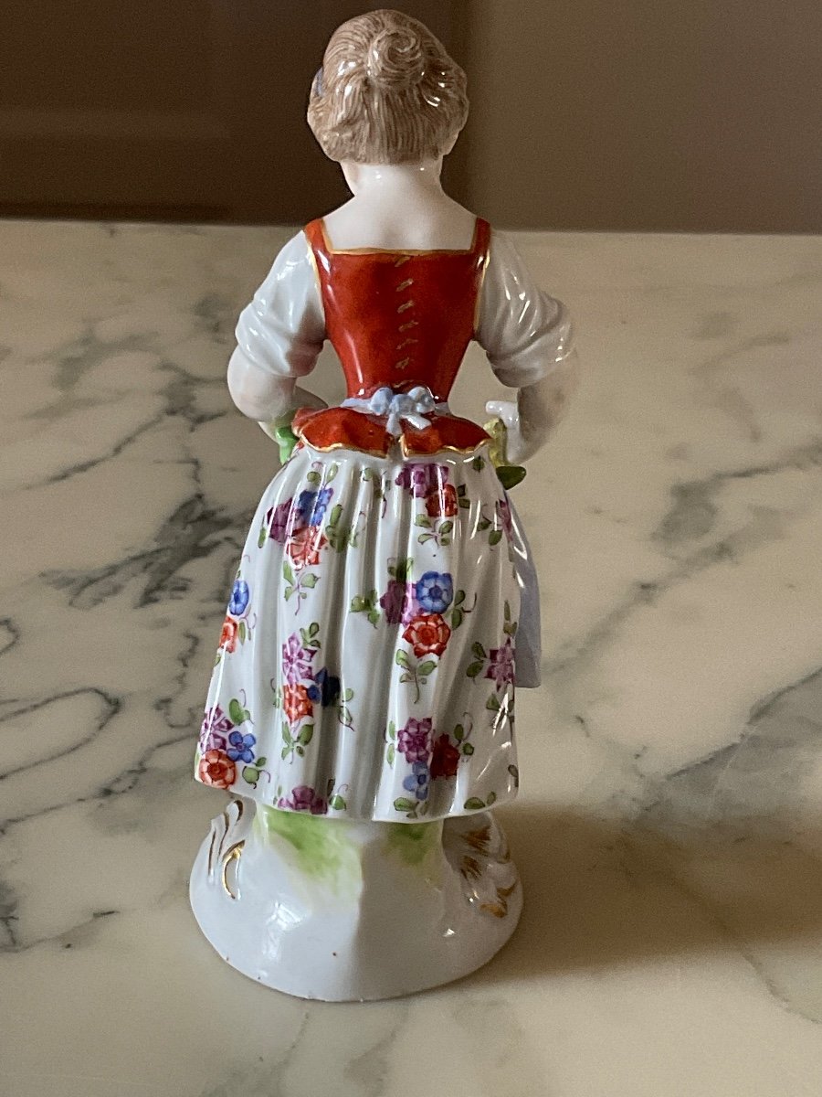 Polychrome Meissen Porcelain Figurine Representing A Young Girl Holding A Basket Of Vegetables.-photo-3