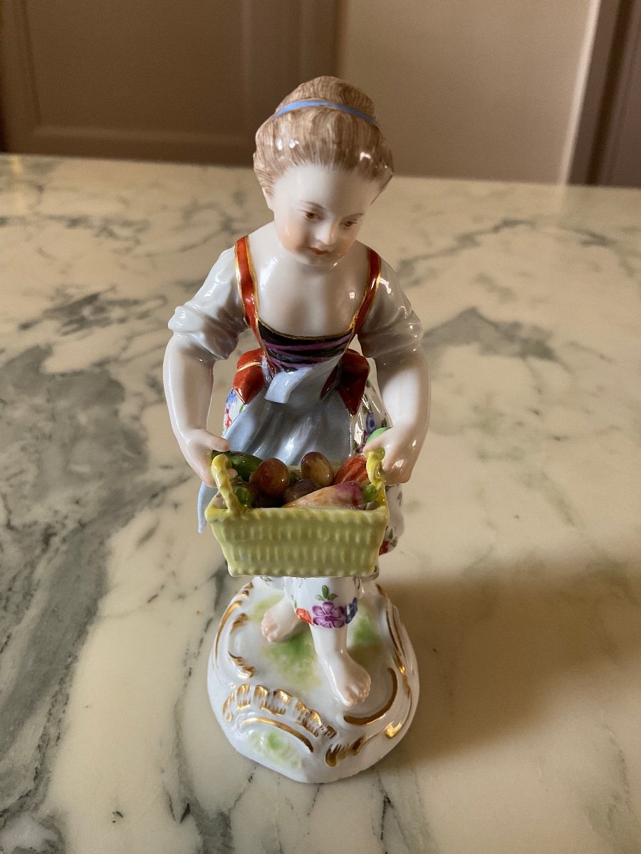 Polychrome Meissen Porcelain Figurine Representing A Young Girl Holding A Basket Of Vegetables.-photo-4