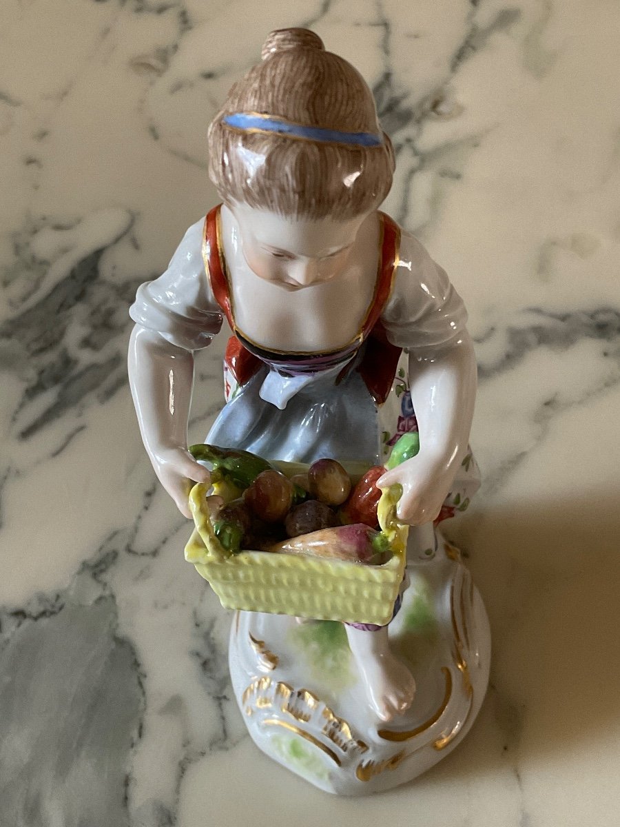 Polychrome Meissen Porcelain Figurine Representing A Young Girl Holding A Basket Of Vegetables.-photo-6