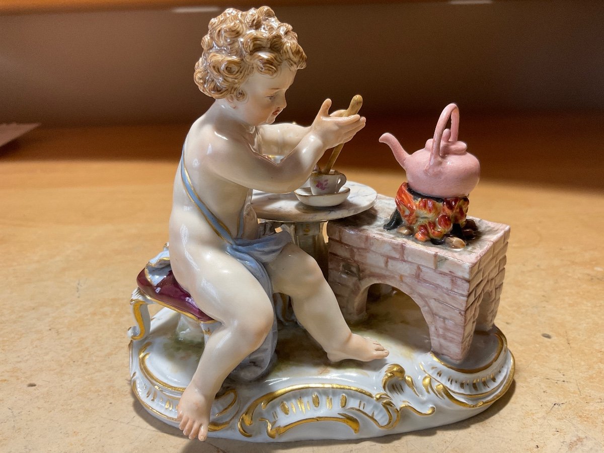 Polychrome Meissen Porcelain Representing A Putti Preparing His Chocolate.-photo-2