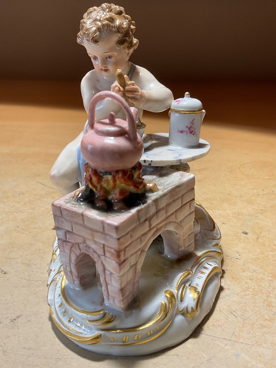 Polychrome Meissen Porcelain Representing A Putti Preparing His Chocolate.-photo-3