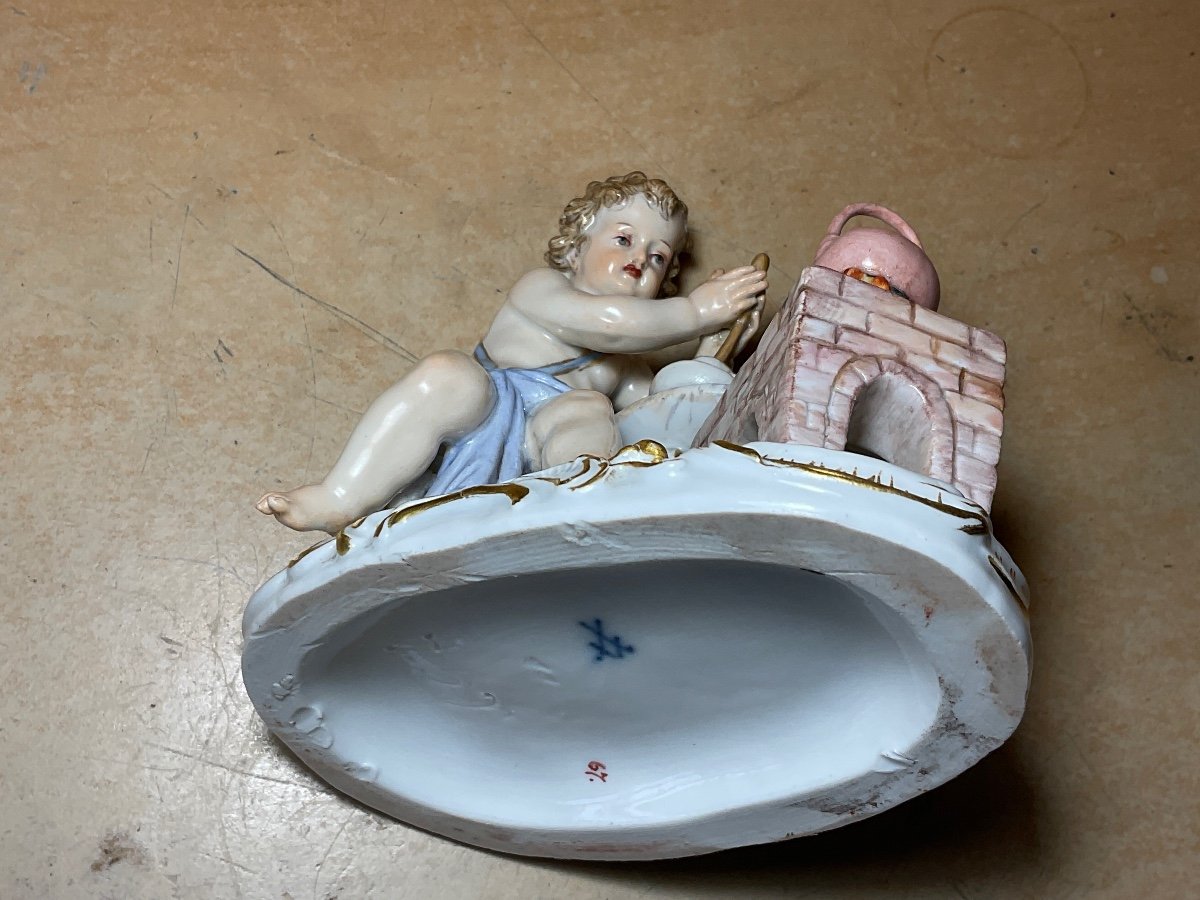 Polychrome Meissen Porcelain Representing A Putti Preparing His Chocolate.-photo-6