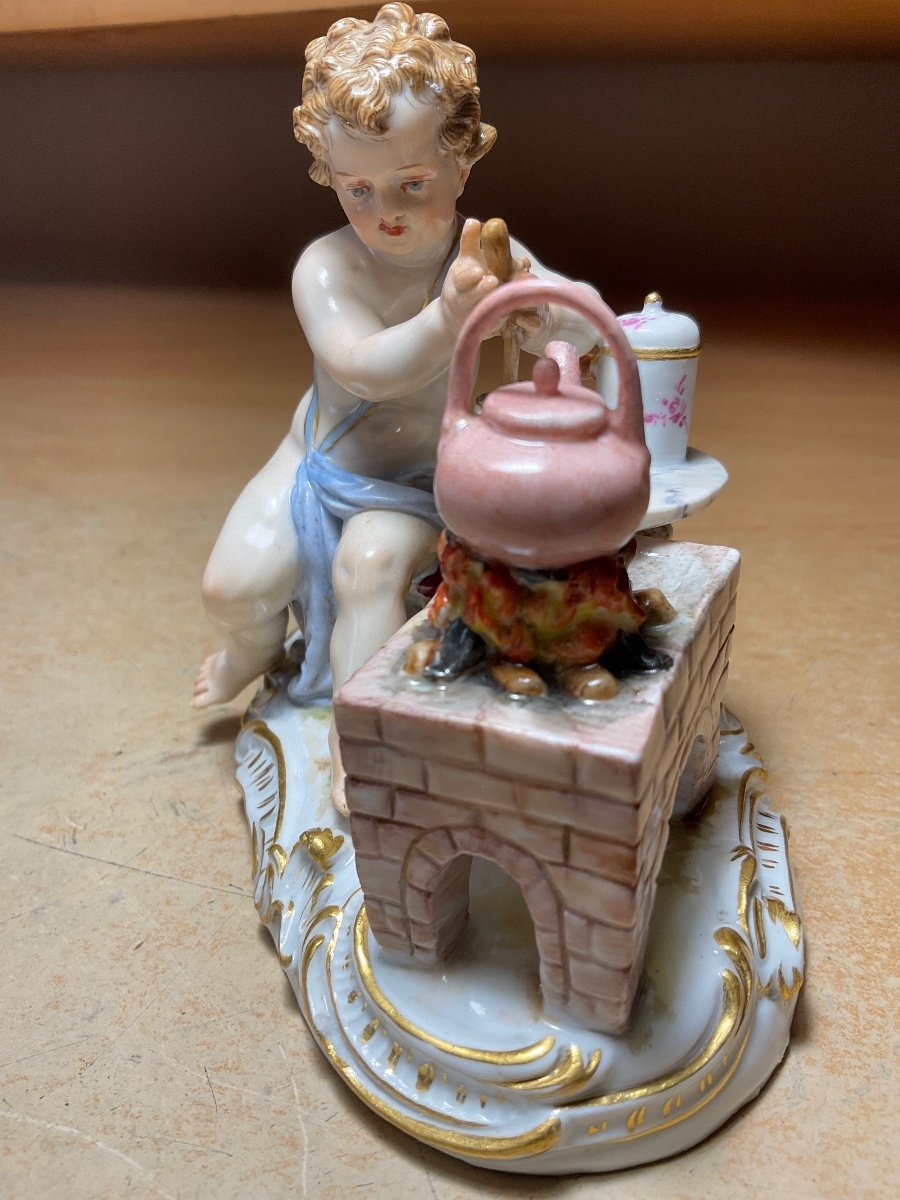 Polychrome Meissen Porcelain Representing A Putti Preparing His Chocolate.-photo-8