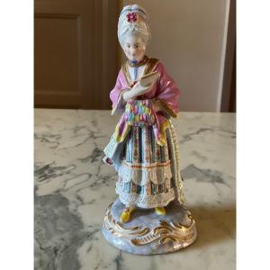 Porcelaine Polychrome Représentant Une Femme Lisant Une Lettre Manufacture De Vienne (autriche)