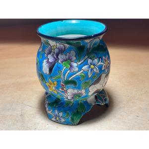 Petit Vase De Forme Ventru En Faïence Polychrome D’émaux De Longwy 19éme Décor Floral Sur Fond bleu.