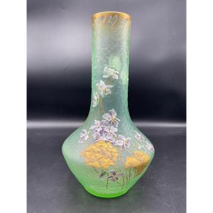 Vase Legras à Décor De Violette émaillée Et Feuillage Rehaussé à L’or Signé Montjoye Sur Fond Vert d’eau clair.