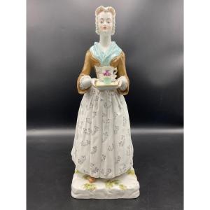 Rare Grand Modèle En Porcelaine Polychrome De La Manufacture De Meissen Représentant La Belle Chocolatière modèle de Paul Helming.