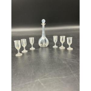Murano six petits verres à pieds avec une carafe et son bouchon miniature en verre soufflé.